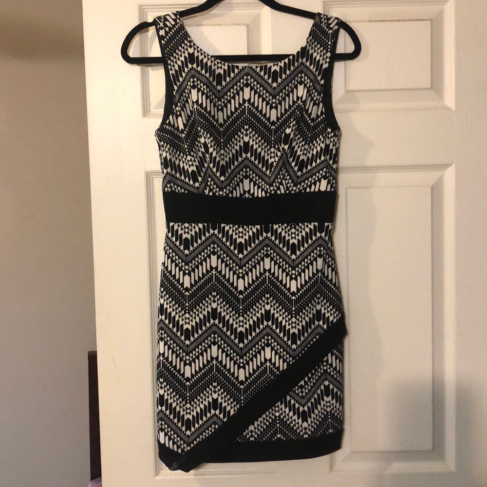 Gorgeous sheath dress, size 5. Only worn once.